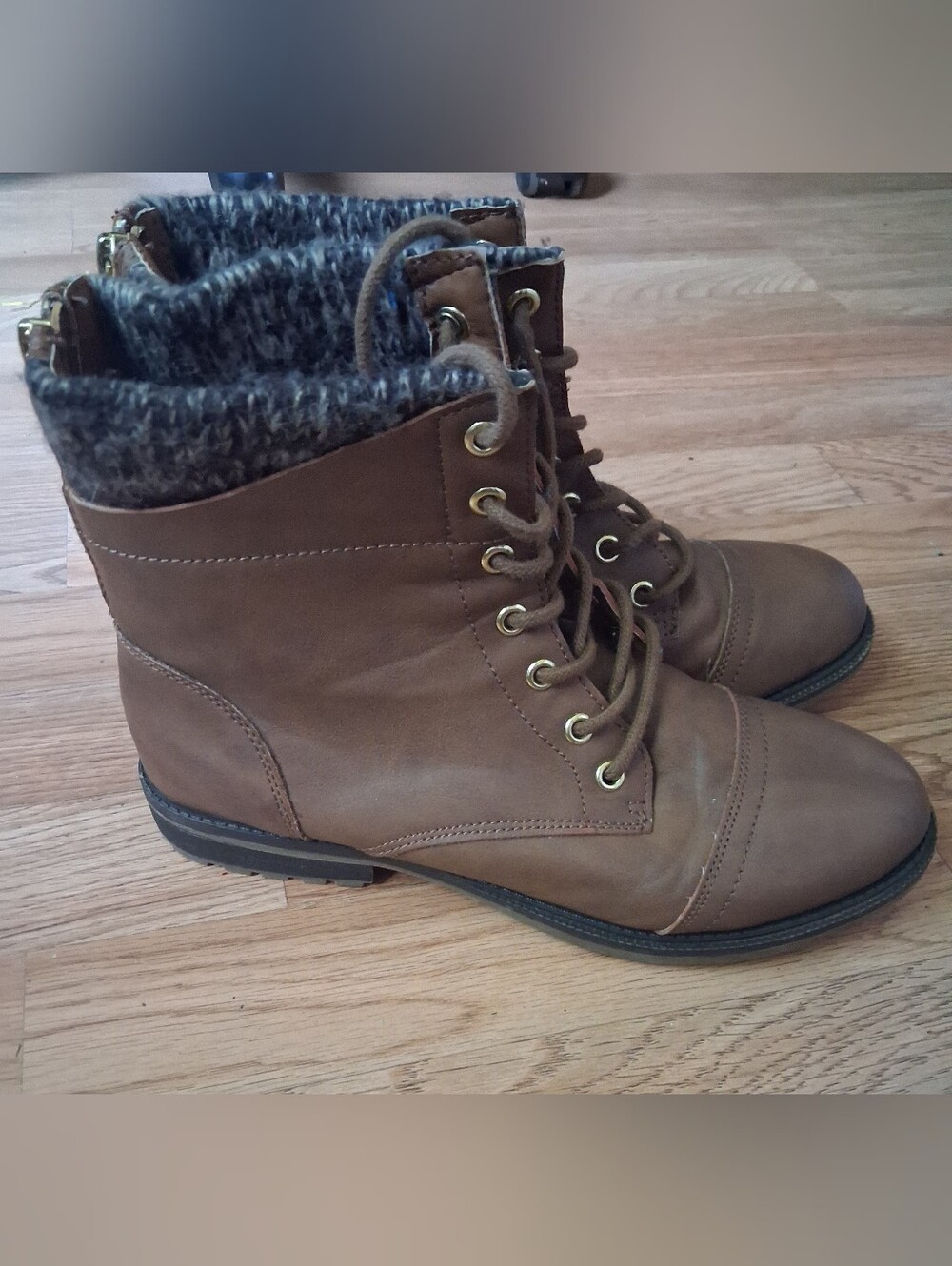 Brown Lace-Up Women's Ankle Boots with Knit Cuff Size 9